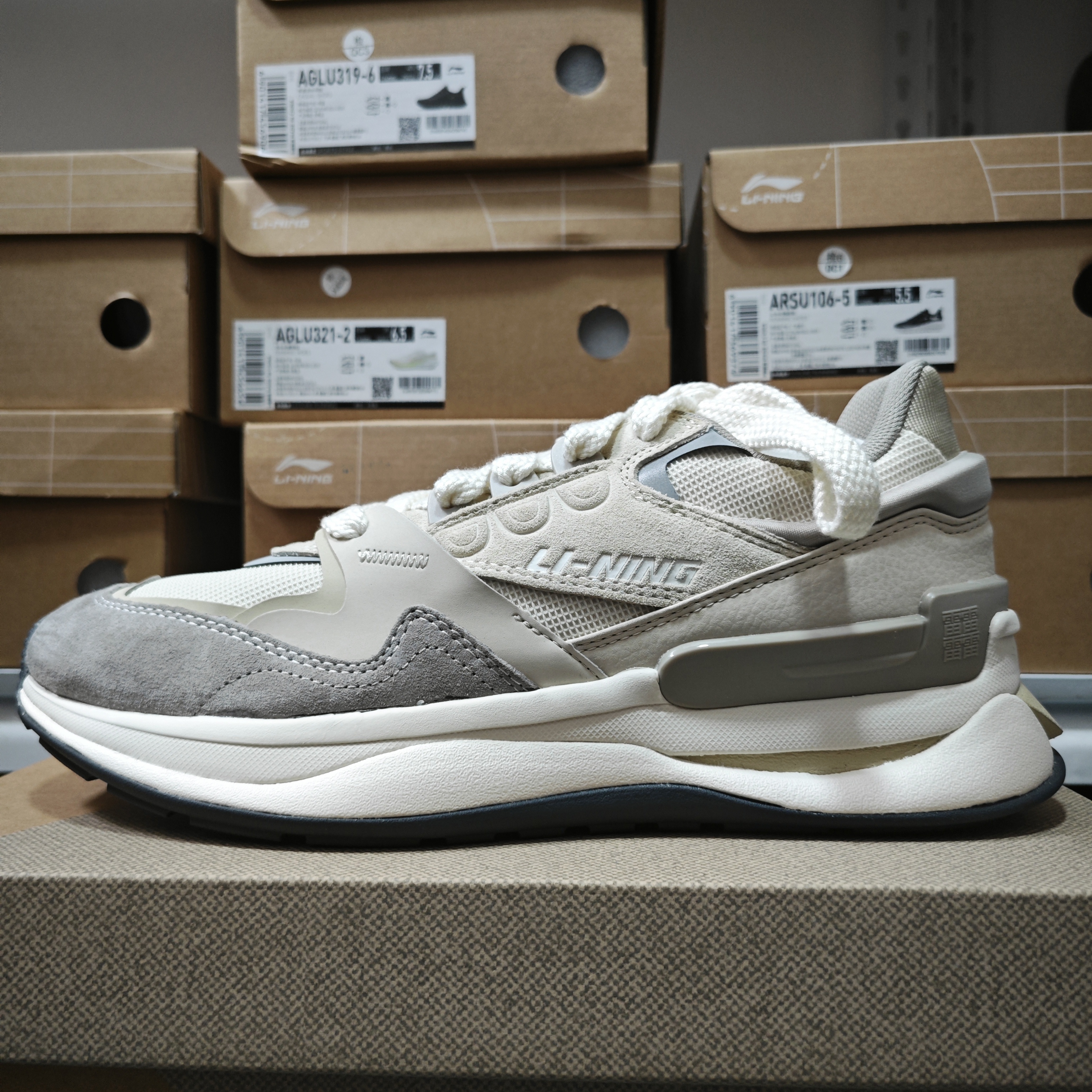 李宁经典休闲鞋男子秋冬时尚系列拼色透气轻盈经典运动鞋AGCU079