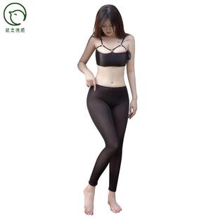 可爱少女爱抚小胸性感镂空小脚裤户外露臀纯欲床上