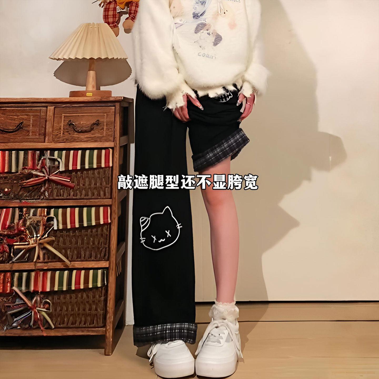 大码女装胖mm格子翻边黑色显瘦卫裤女学院风卡通印花休闲阔腿裤子,女装/女士精品,大码裤装,淘宝优惠券,粉丝福利购,淘宝优惠卷