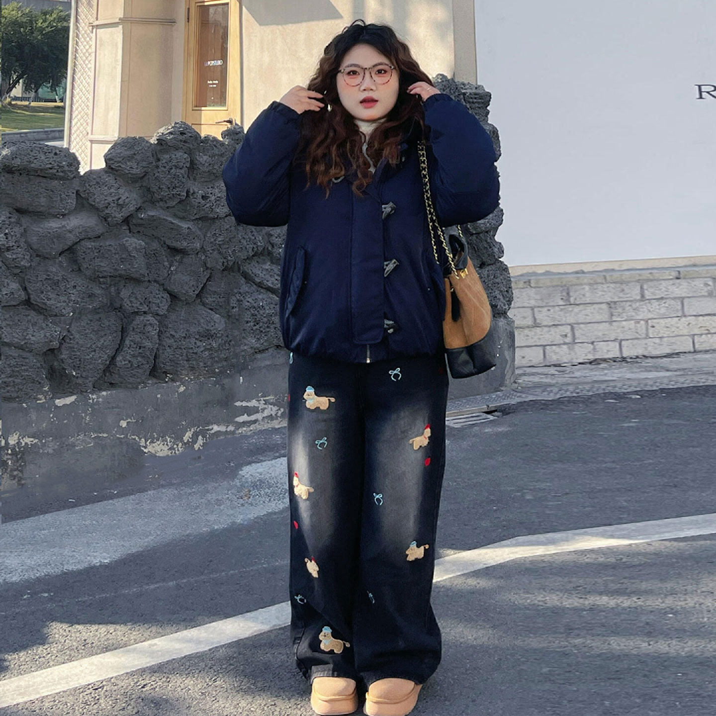 胖mm特大码女装黑色卡通刺绣牛仔裤女韩版学院风垂感显瘦阔腿裤子,女装/女士精品,大码裤装,淘宝优惠券,粉丝福利购,淘宝优惠卷