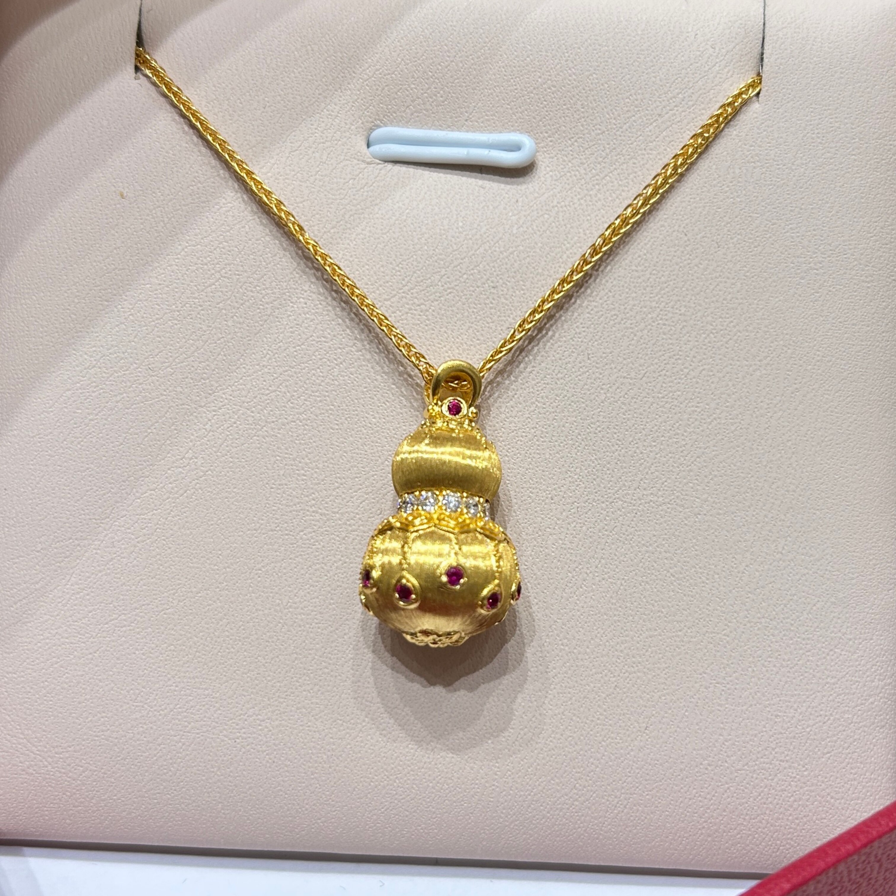 TSL谢瑞麟代购 足金999丝绒葫芦红宝石黄金钻石项链女 专柜正品