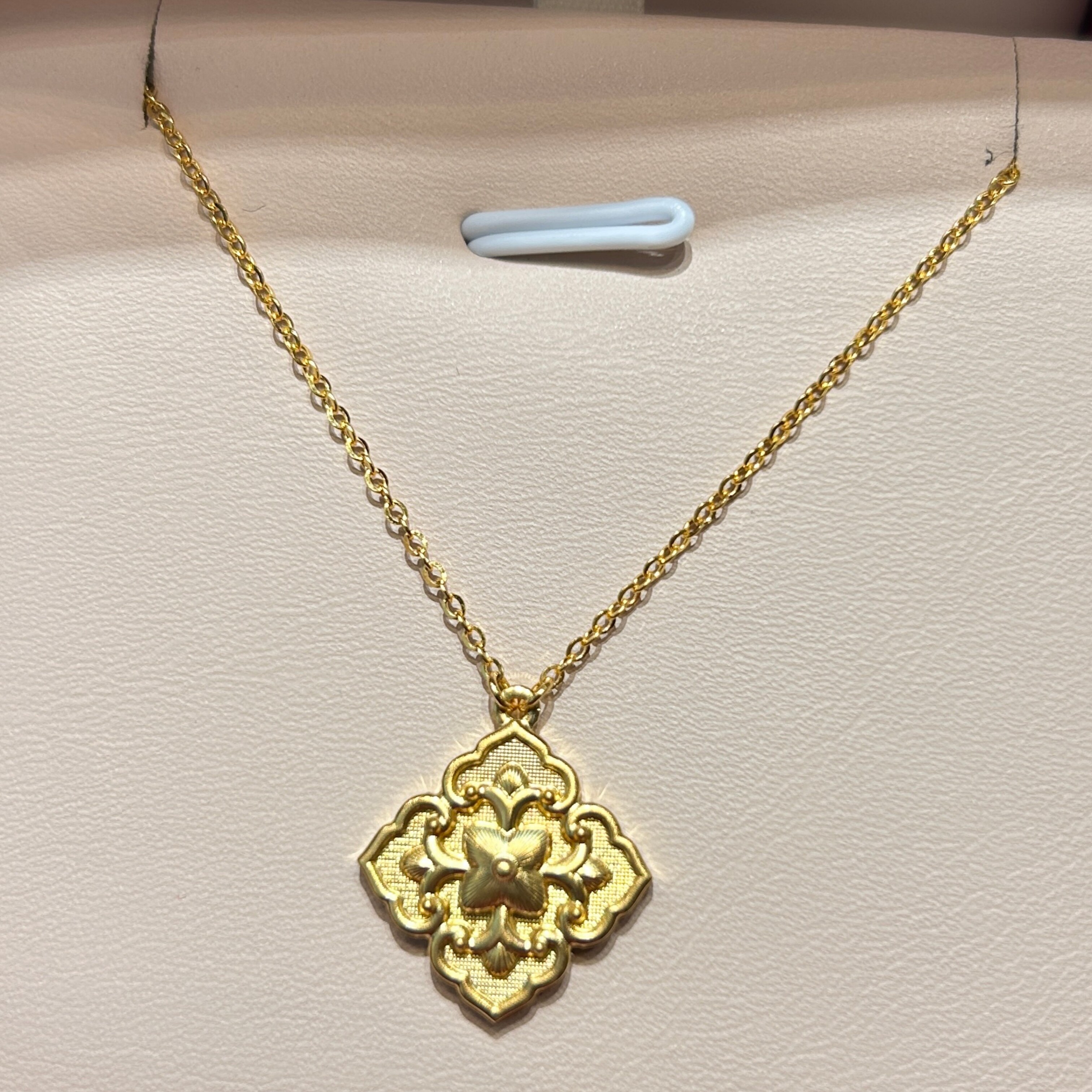 TSL谢瑞麟代购 足金999鸢尾花四叶草黄金项链女 百搭时尚专柜正品