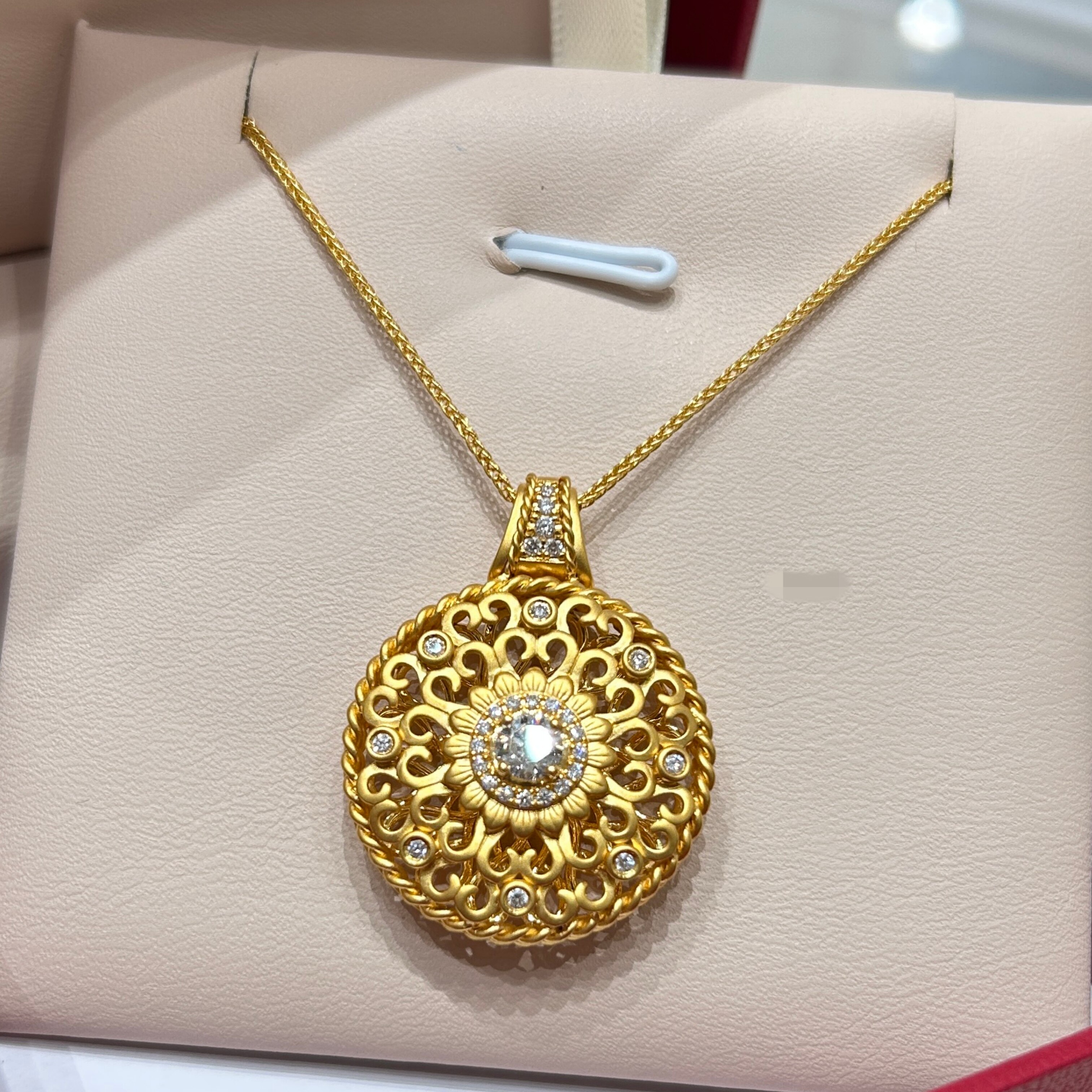 TSL谢瑞麟代购 足金999镂空花丝贝壳黄金钻石项链女 专柜正品克减