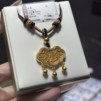 六福珠宝足金如意百福金锁吊坠
