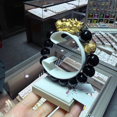 六福珠宝代购 足金貔貅福字金珠黑珠黄金手链手串 新款专柜正品
