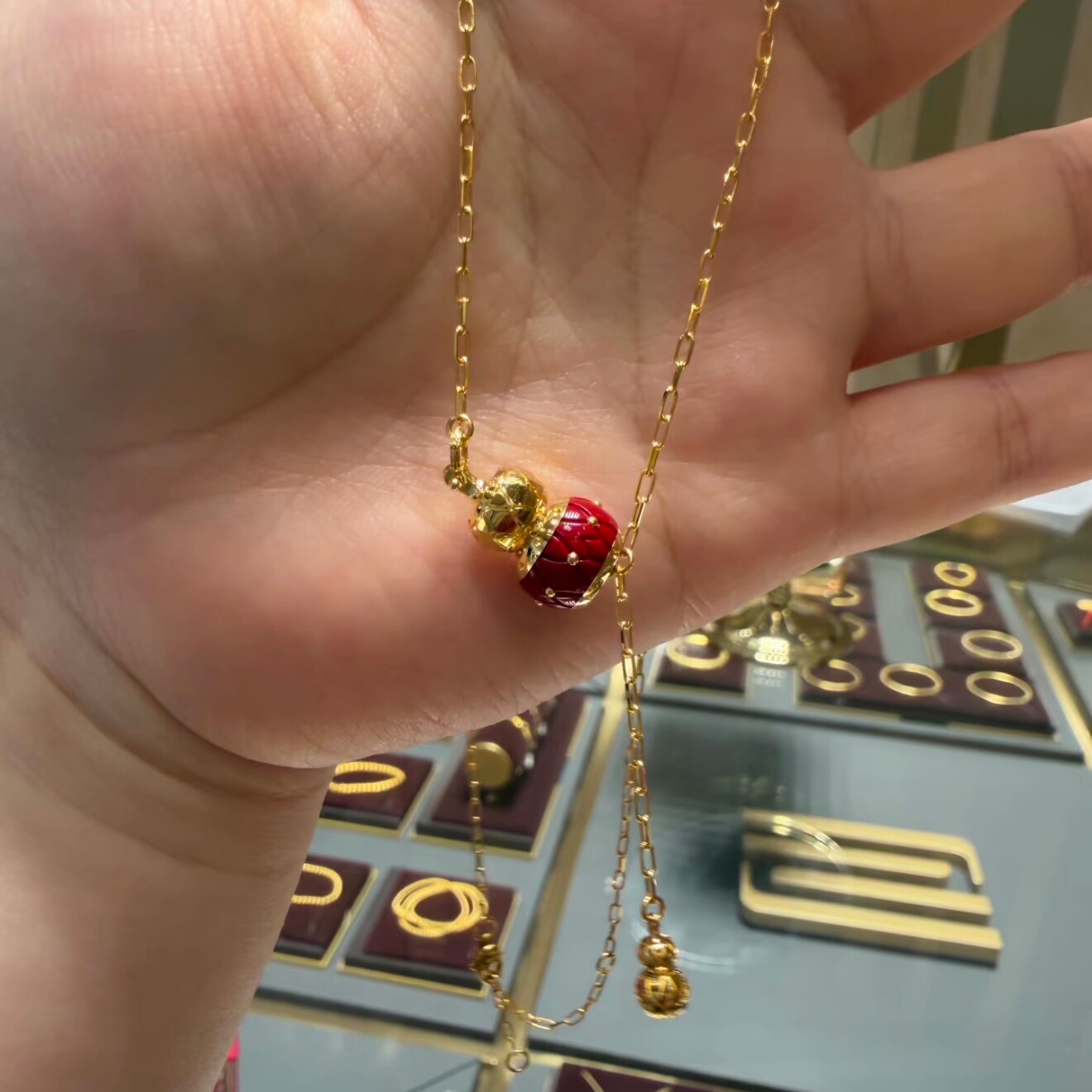 周大福传颂彩鼓葫芦流苏足金项链图片