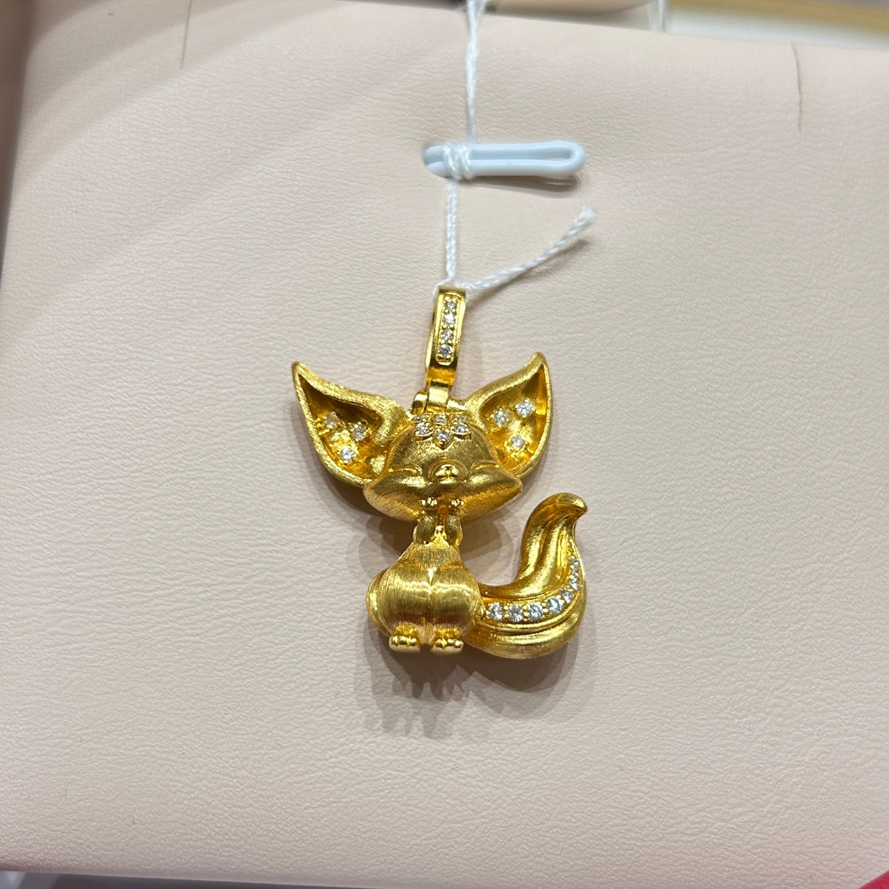TSL谢瑞麟代购 足金999拉丝托腮小狐狸黄金钻石吊坠挂坠 专柜正品