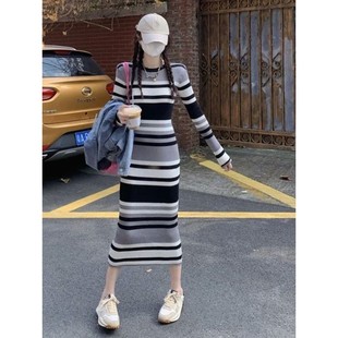 Fashion striped knitted hip hugging skirt 时尚条纹针织包臀裙