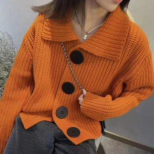 Loose lapel large button cardigan for women 宽松翻领开衫女士