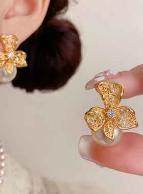欧美跨境个性时尚夸张金属镂空花瓣珍珠耳环气质轻奢温柔百搭耳饰