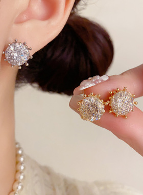 法式复古时尚简约镶钻网格圆形耳钉精致轻奢百搭高级感超闪耳环女