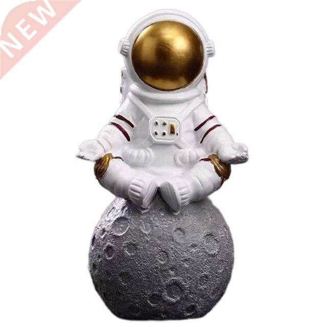 Resin Astronaut Figurines Fashion Spaceman With Moon Sculptu