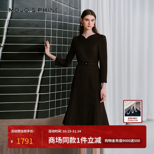 MOJO莫佐2025新款 复古小V领连衣裙女秋冬巧克力色通勤收腰鱼尾裙