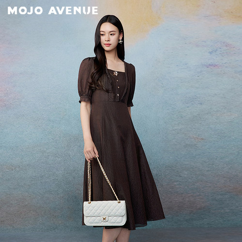 朗姿/MOJO秋新品2026高级咖色方领连衣裙肌理泡泡袖木耳领中长裙