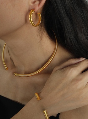 欧美跨境时尚螺纹宽面复古手镯明星叠戴个性金属蛇纹项圈耳环套装