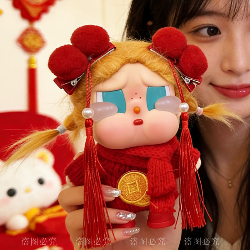 樱桃哭娃新年款红色毛绒公仔挂件钥匙扣潮玩包挂娃衣换装新年礼服,模玩/动漫/周边/娃圈三坑/桌游,潮玩娃衣,淘宝优惠券,粉丝福利购,淘宝优惠卷
