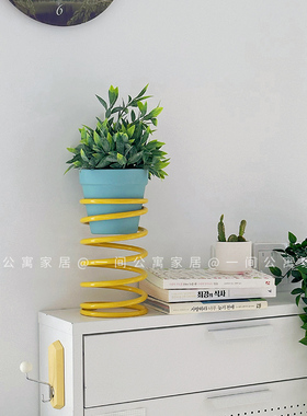 一间公寓家居韩国ins风博主同款弹簧花架植物落地置物绿植装饰