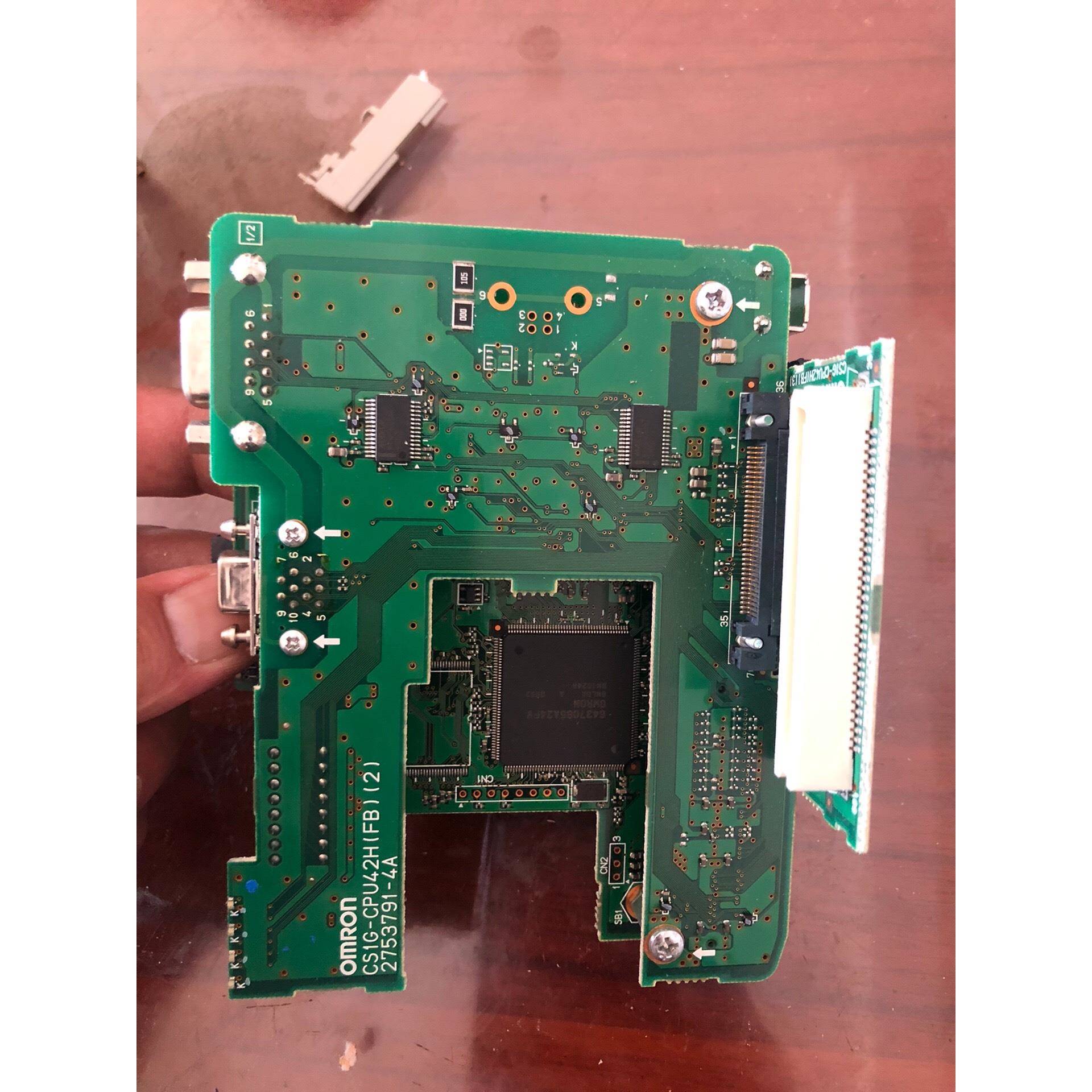 CS1G-CPU42H plc 压坏了，板没伤到，配件