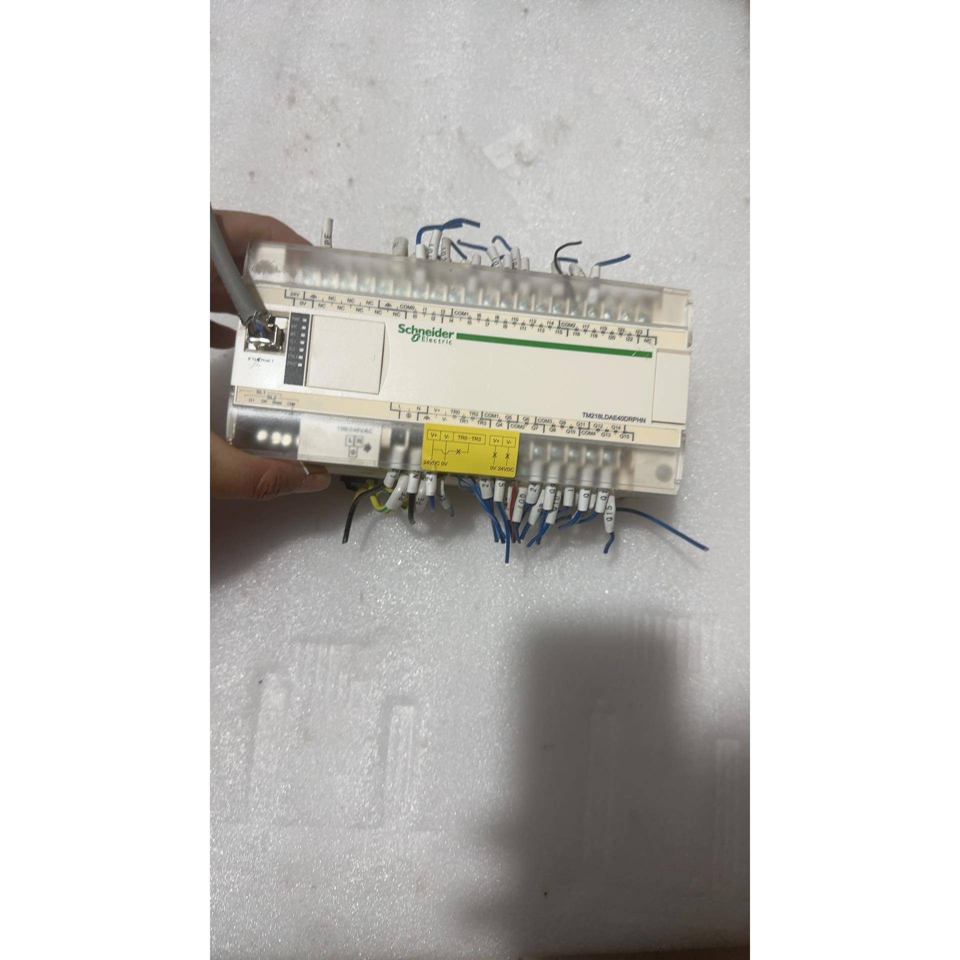 PLC TM218LDAE40DRPHN 2台 功