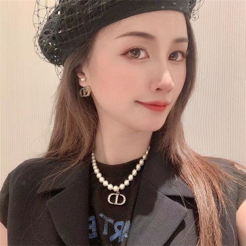 cd字母项链珍珠2022年新款黄铜