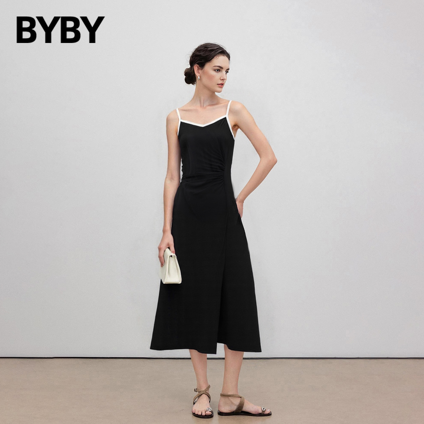 布衣布语黑色吊带连衣裙女