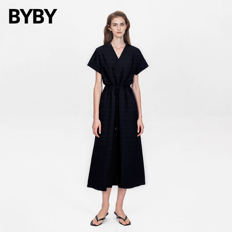 布衣布语黑色赫本风连衣裙