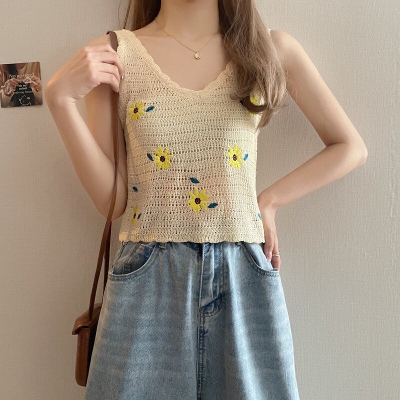镂空刺绣小吊带夏季小雏菊V领露锁骨薄款小背心女新款短款上衣女