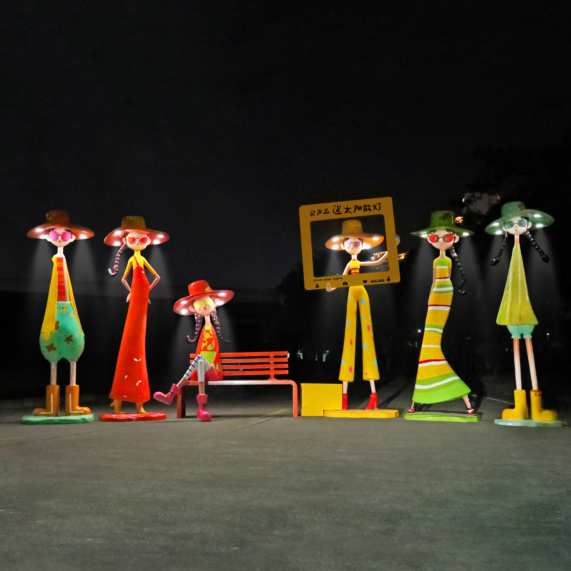 户外仿真模特女孩雕塑玻璃钢手机壳模型摆件商场公园景区落地装饰