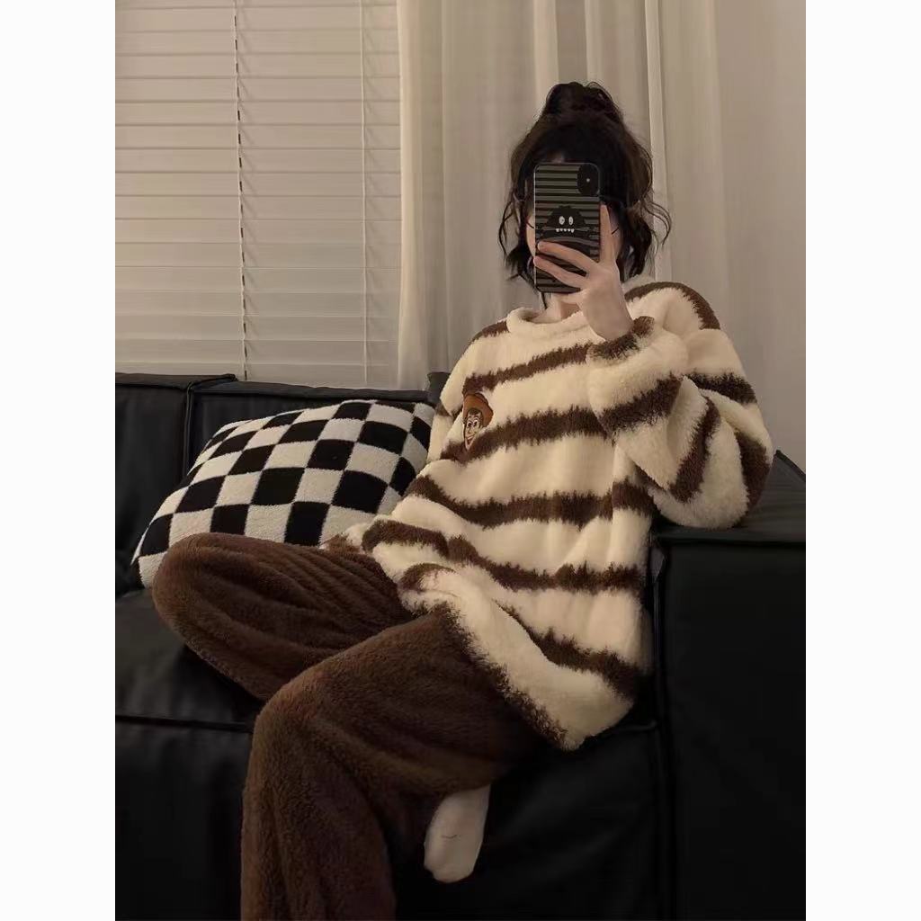 胡迪情侣睡衣女冬季珊瑚绒长袖宽松休闲圆领加绒加厚家居服套装男