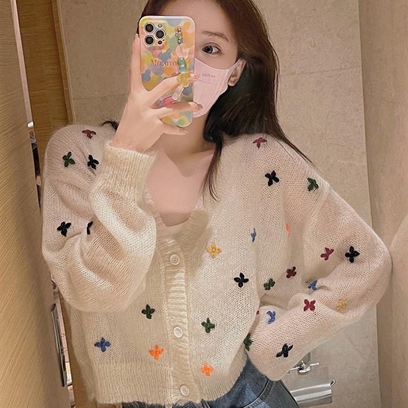 速发春季朵色马海毛宽松套头针织衫毛衣慵懒松弛感花开刺绣白衫上