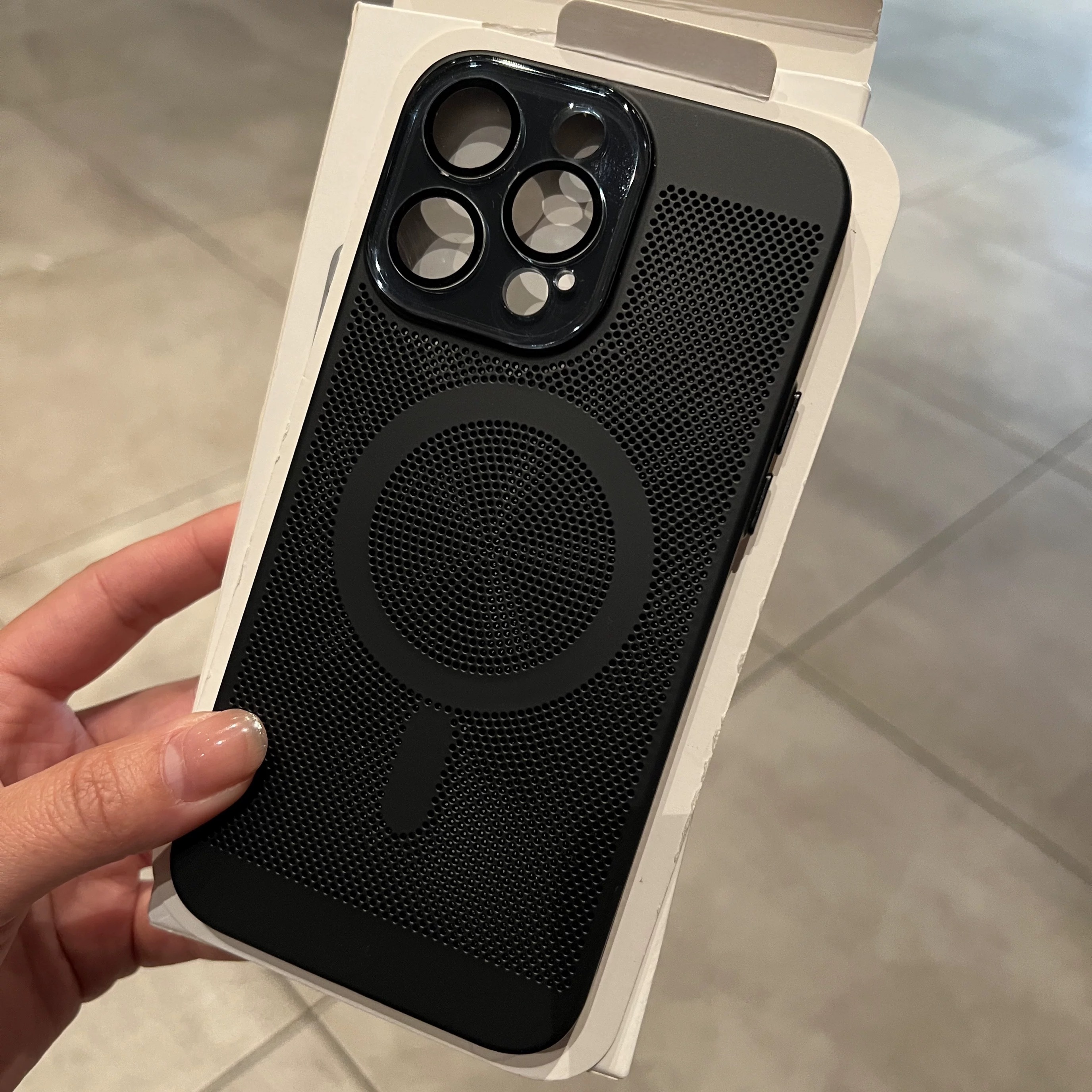 个性质感散热壳自带镜头膜适用苹果15pro磁吸手机壳新款iphone14promax全包防摔15plus蜂窝镂空13高级感12硬