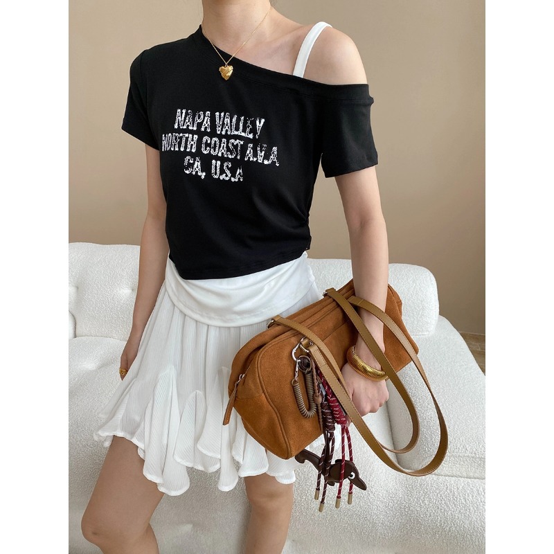 司南 小众博主风 设计感撞色假两件斜领露肩吊带短袖T恤