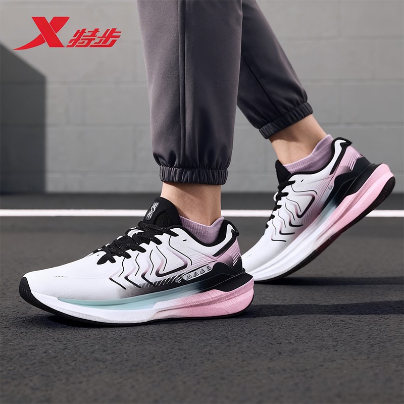 特步风火28代女子休闲跑鞋