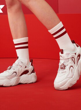 特步花瓣鞋CNY2026春季新款百搭舒适透气休闲板鞋女974118320042