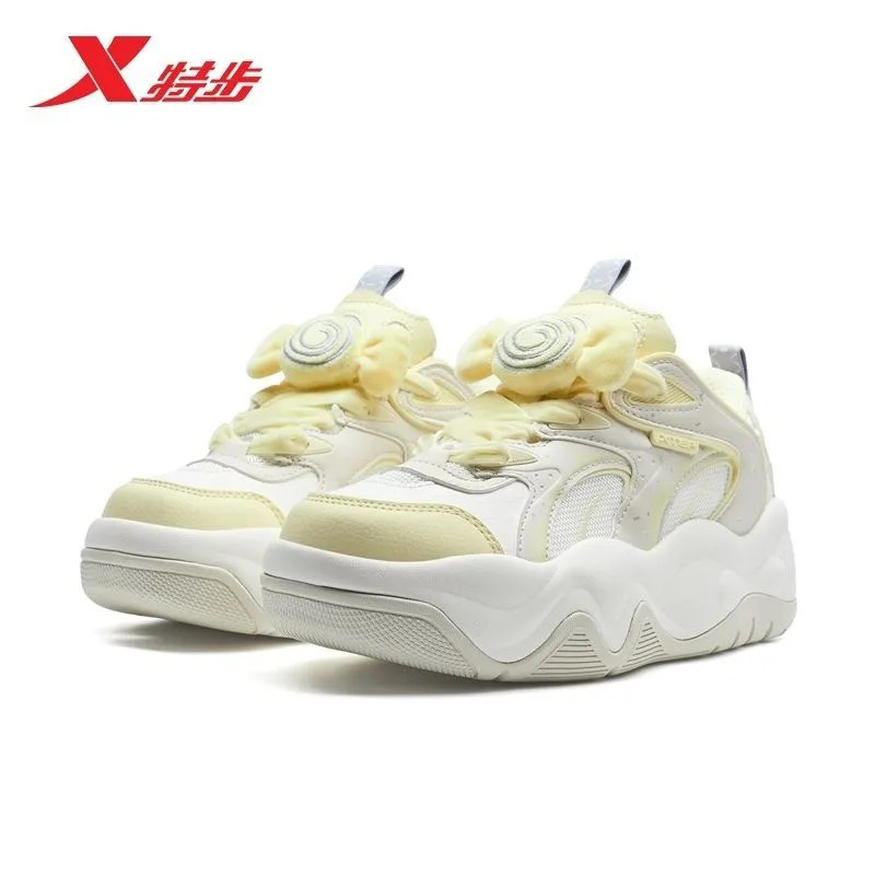 特步吐司鞋女休闲板鞋