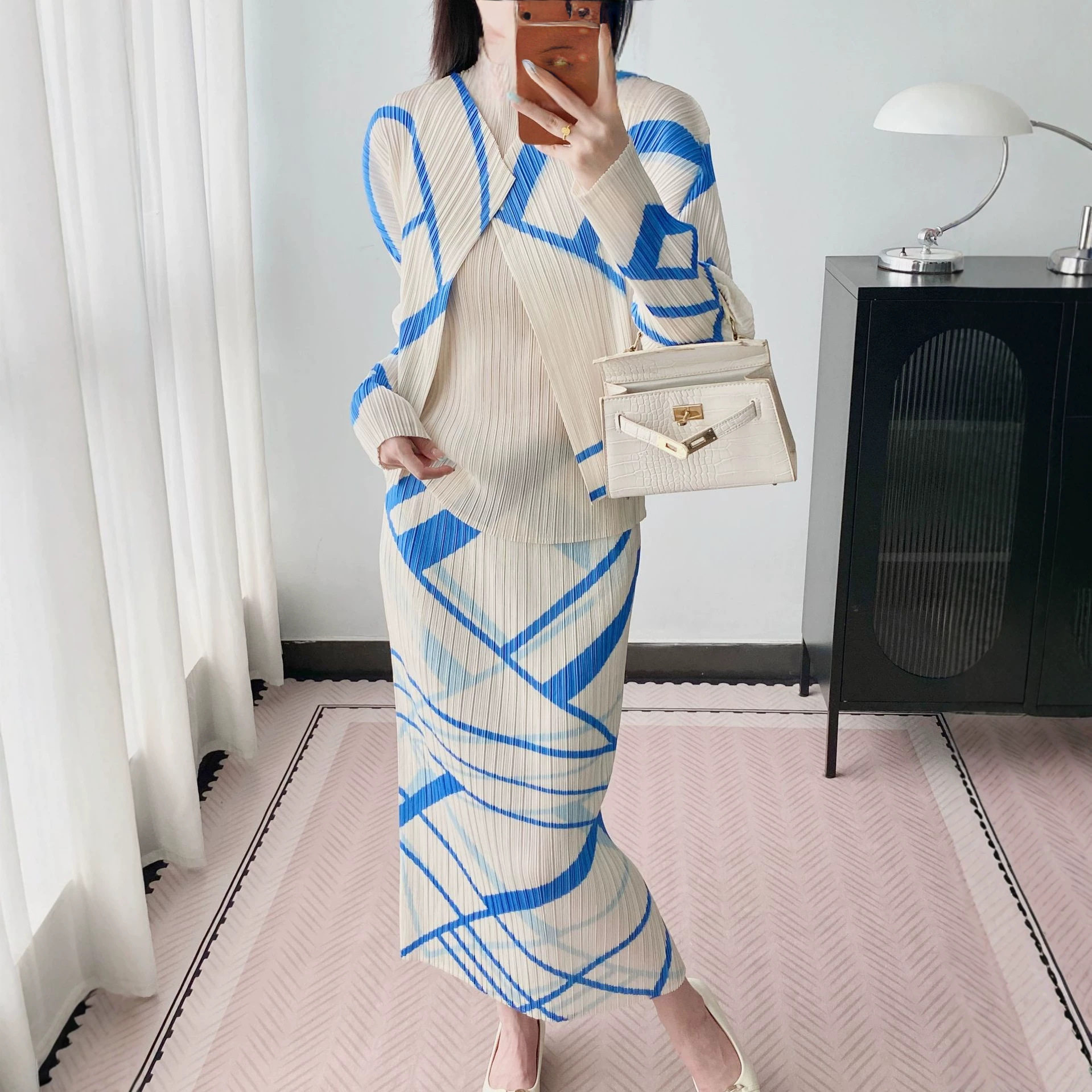 三宅风褶皱套装女装秋蓝白几何印花两件套长袖开衫中长半身裙批发