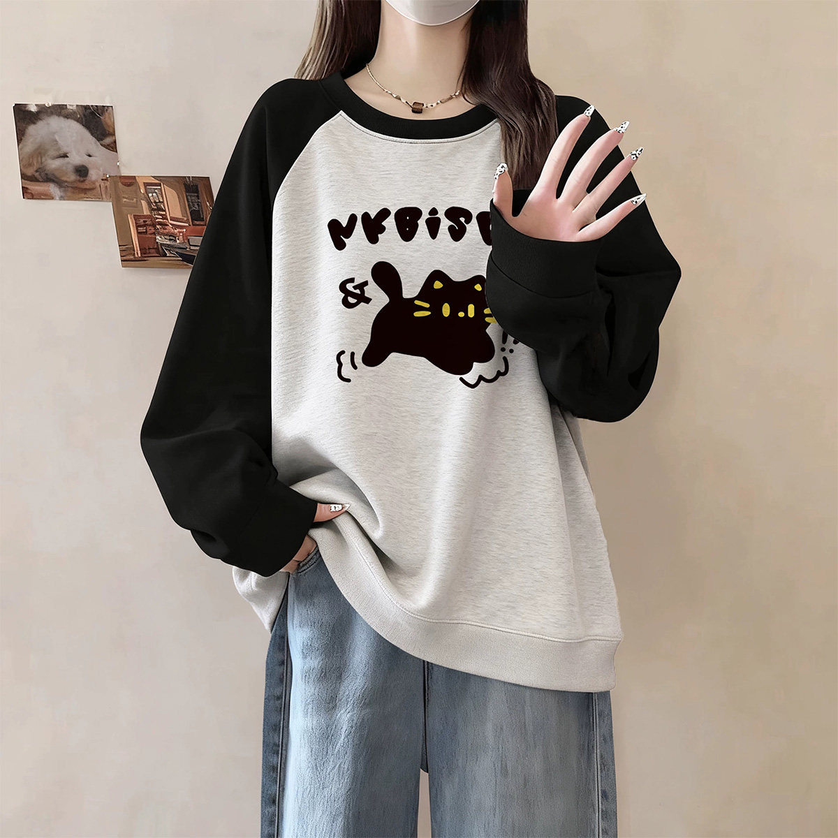 圆领猫咪印花长袖卫衣女