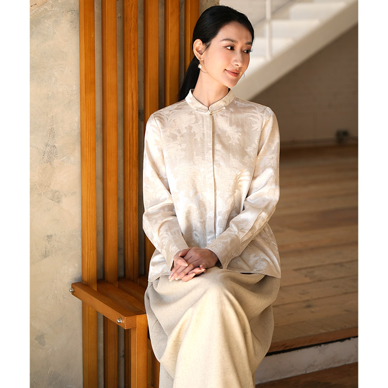 桃知窈窈2025春/ 文艺中式轻奢珍珠缎面亚麻提花立领长袖衬衫,女装/女士精品,衬衫,淘宝优惠券,粉丝福利购,淘宝优惠卷