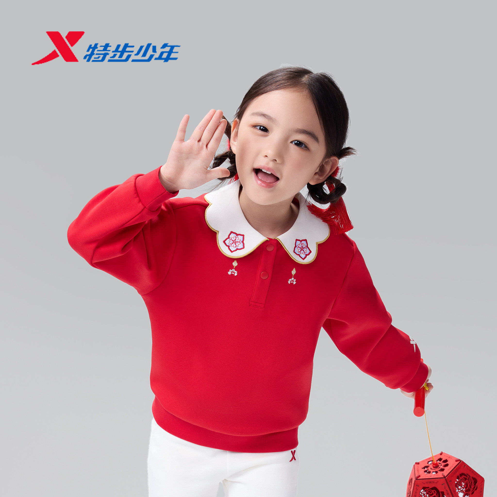 特步童装新年款卫衣女小童2026春款红色花瓣翻领卫衣674124203201