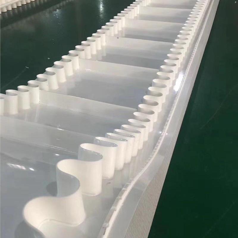 PVC裙边输送带加挡板导向条小型传送带 颗粒上料提升带