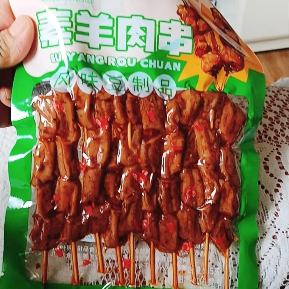 香辣豆筋素羊肉串串香辣条香辣风味豆制品豆干串童年怀旧零食小吃