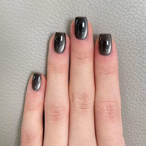 黑色猫眼穿戴甲短款2025新款美甲贴片假指甲短梯修饰甲型玻璃珠子