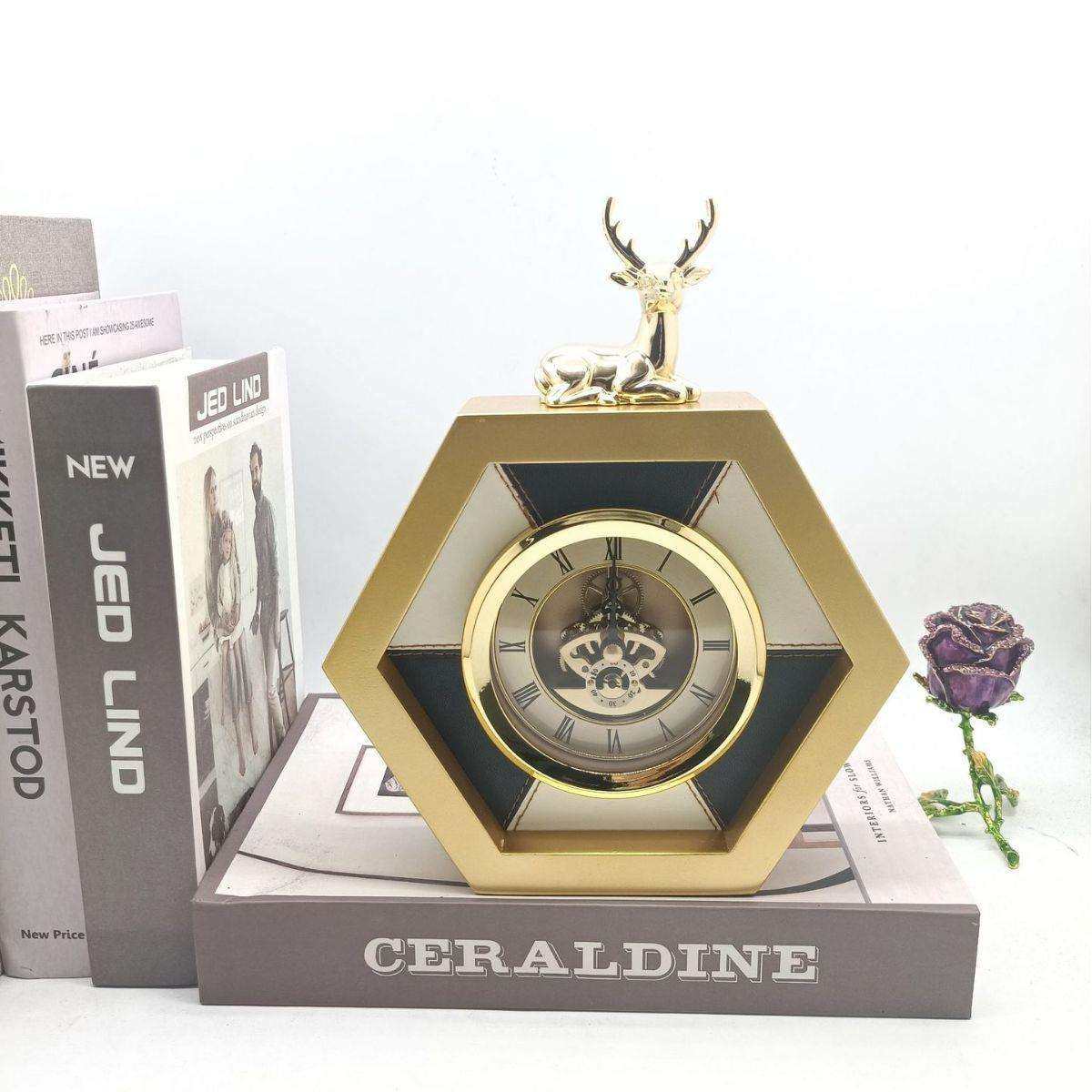 鹿头摆台时钟，现代简约金色时钟，轻奢摆台时钟