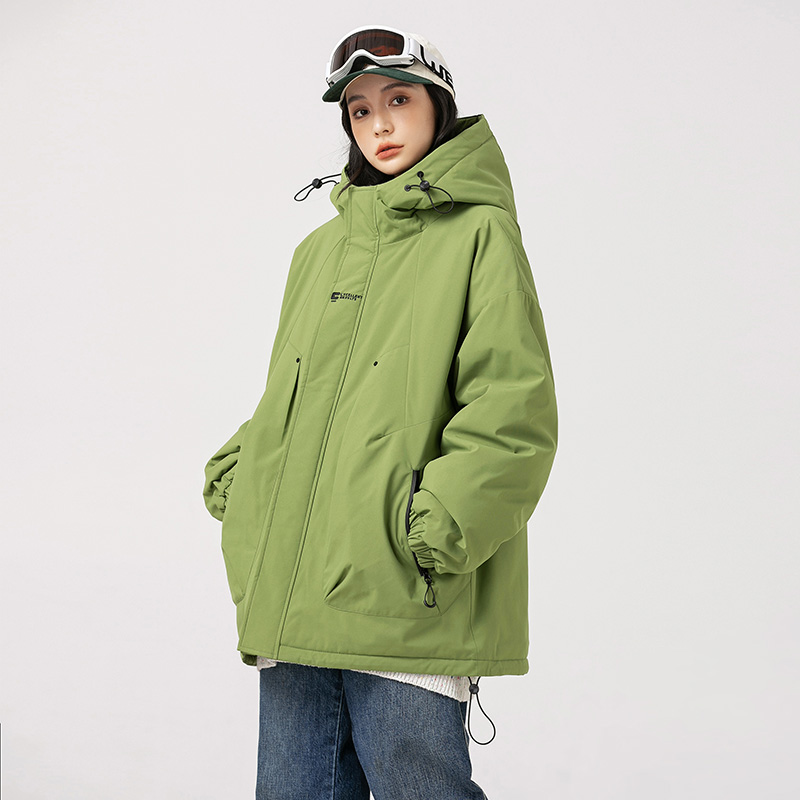 户外登山冲锋衣男士冬季新款宽松防水工装连帽保暖外套潮