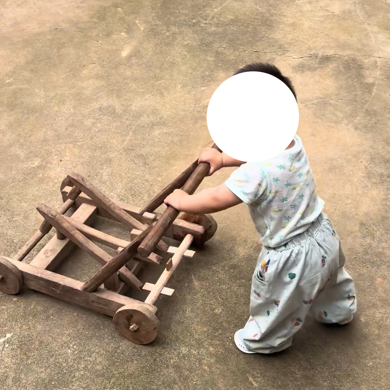 新款2026婴儿实木玩具老式助步车宝宝传统学步车木质手推车