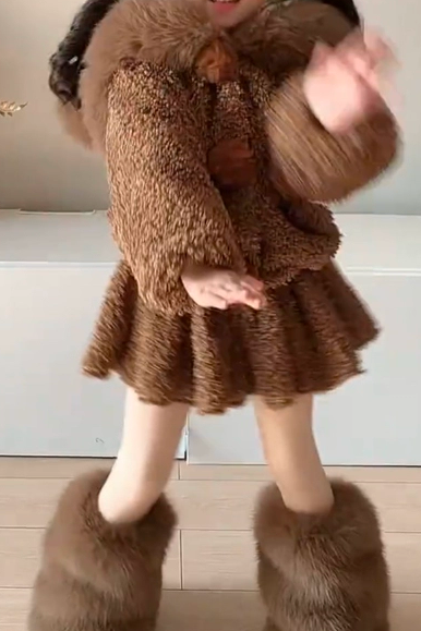 童装女童毛茸茸套装冬季新款儿童洋气可爱小熊外套短裙袜套三件套