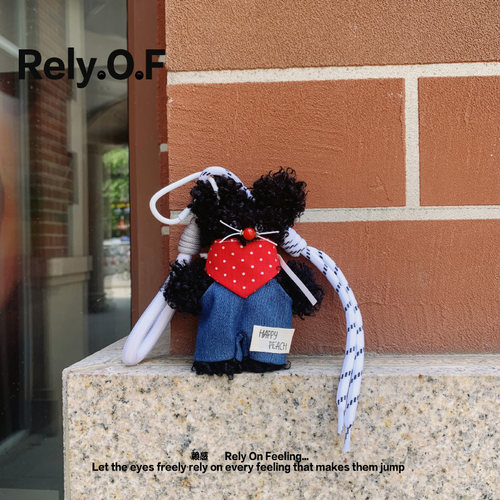 Rely.O.F扭扭棒黑色小猫毛绒挂件
