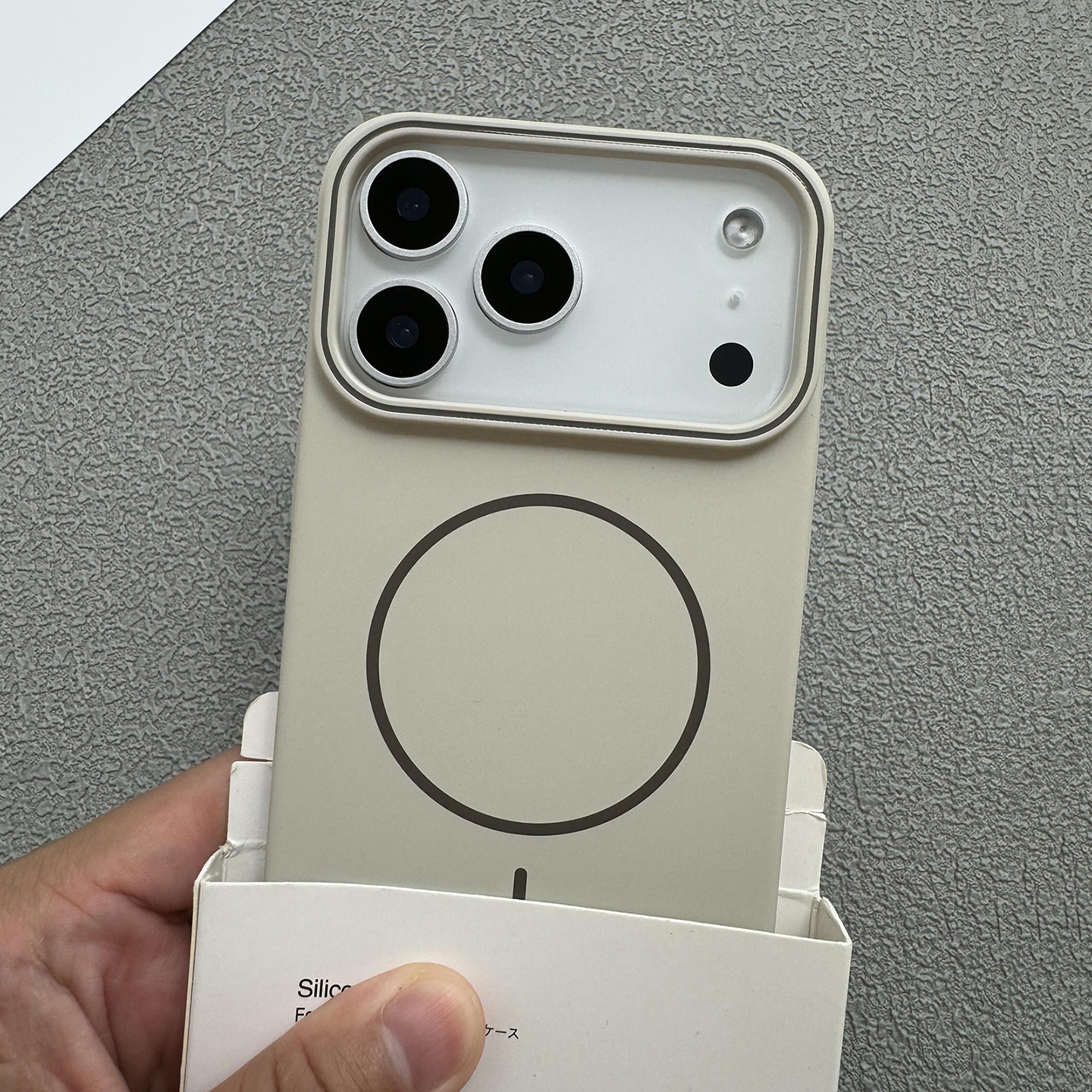 极简Beats同款钛灰色磁吸充电适用苹果17promax手机壳Air磨砂16/15plus高级峰岩白14/13商务12mini薄se硬外套