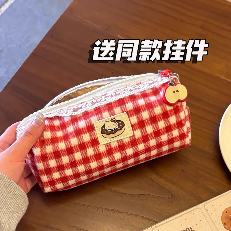 日系hellokitty红格子铅笔袋