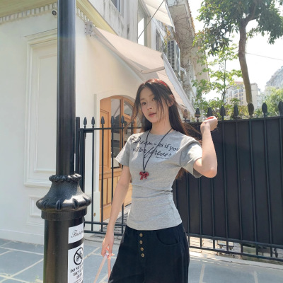2025夏季灰色修身chic短袖t恤女韩系设计感独特绝美小上衣